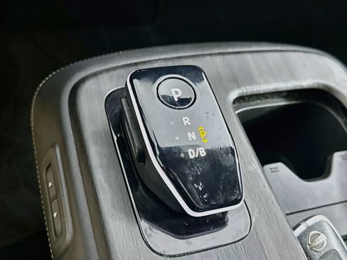 Used 2023 Nissan Ariya FWD image 25