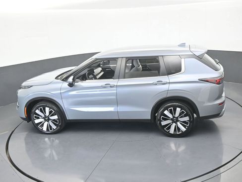 Used 2025 Mitsubishi Outlander SE FWD image 56