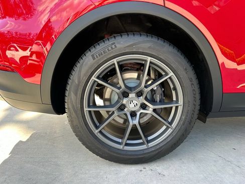 Certified 2026 Porsche Cayenne AWD/4WD image 43