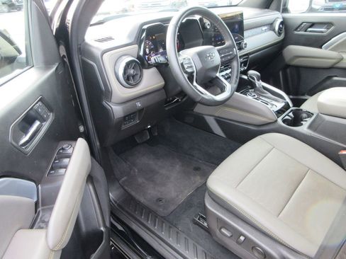 Used 2025 Chevrolet Colorado ZR2 w/ Technology Package image 16