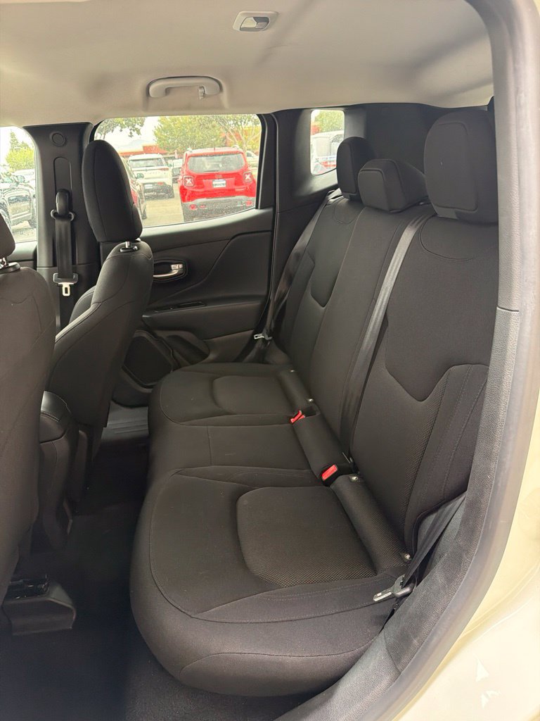 Used 2023 Jeep Renegade Latitude AWD/4WD image 5