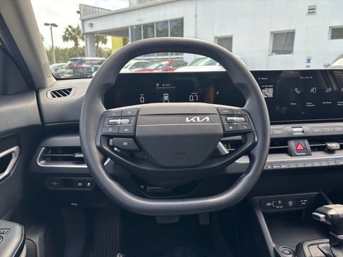 Used 2025 Kia K4 FWD image 27