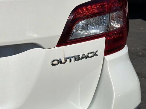 Used 2018 Subaru Outback 2.5i Premium AWD/4WD image 11