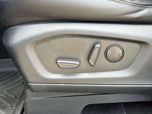 Used 2020 Ford Explorer XLT w/ Equipment Group 202A RWD image 14