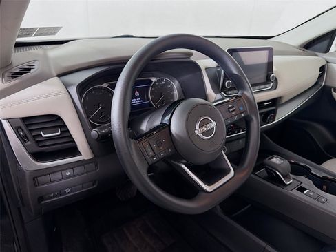 Used 2023 Nissan Rogue SV AWD/4WD image 9