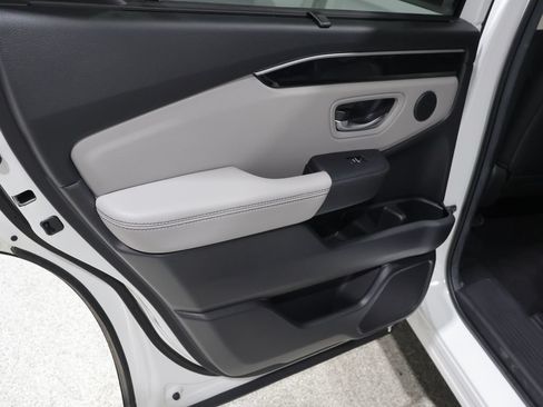 Used 2025 Honda Pilot Touring image 19