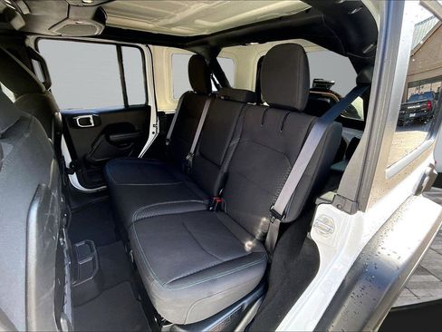 Certified 2025 Jeep Wrangler Unlimited Rubicon 4xe w/ Convenience Group AWD/4WD image 27