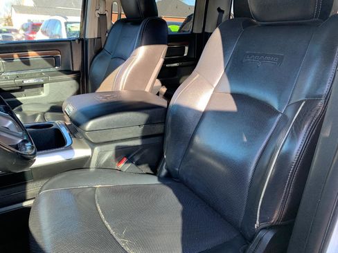 Used 2017 RAM 1500 Laramie w/ Convenience Group AWD/4WD image 13
