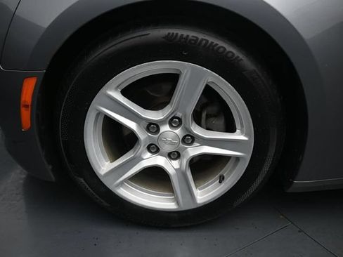 Used 2020 Chevrolet Camaro LT RWD image 10