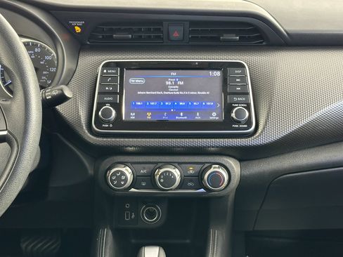Used 2019 Nissan Kicks S FWD image 29