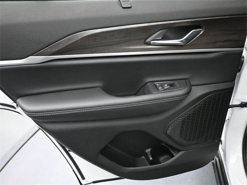 New 2025 Jeep Grand Cherokee Limited image 38