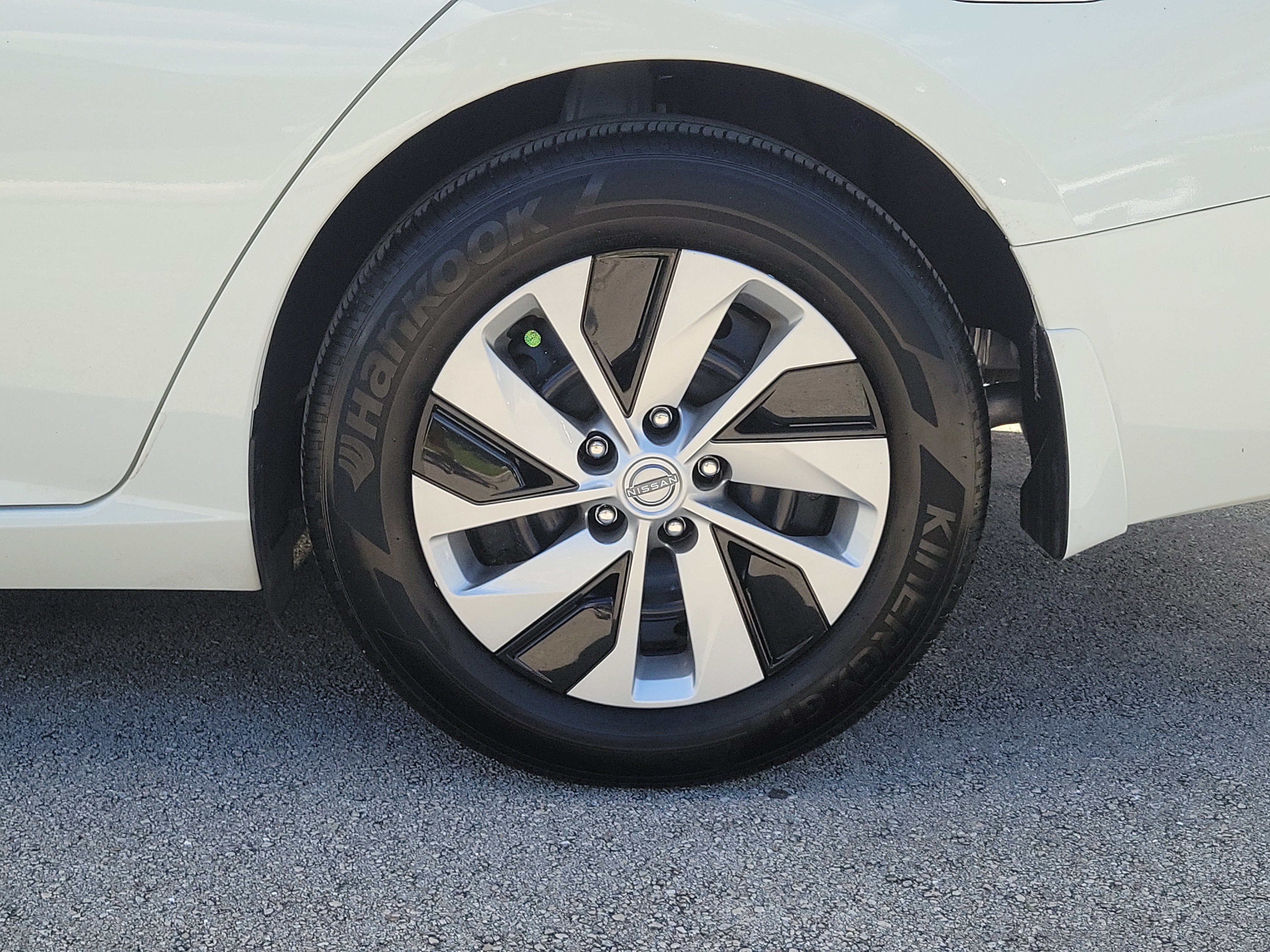 Used 2024 Nissan Altima 2.5 S FWD image 28