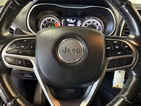 Used 2019 Jeep Cherokee Latitude AWD/4WD image 13