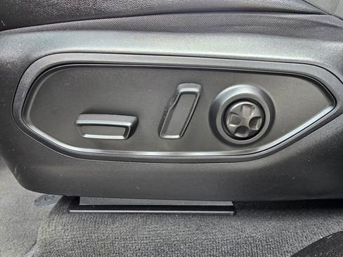 Used 2023 Jeep Grand Cherokee Altitude AWD/4WD image 10