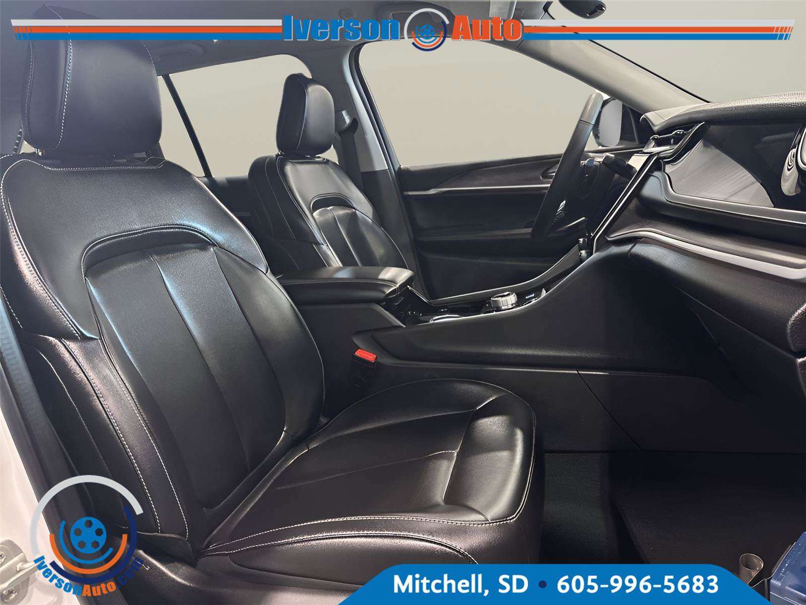Used 2023 Jeep Grand Cherokee Limited AWD/4WD image 35