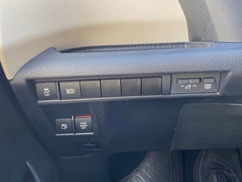 Used 2023 Toyota Sienna XLE FWD image 28