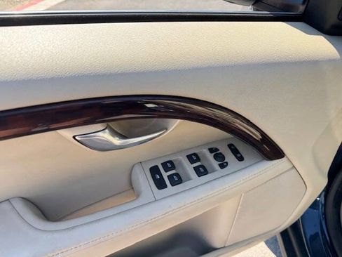 Used 2013 Volvo XC70 3.2 image 39