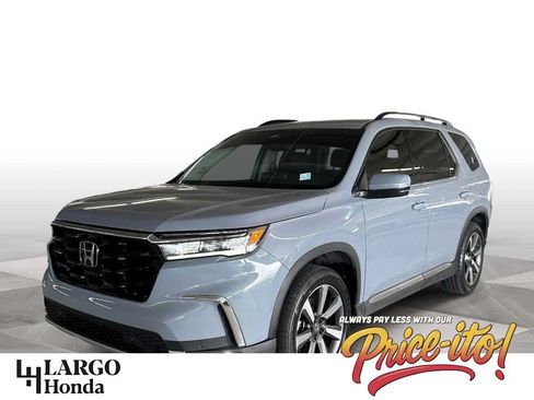 Used 2025 Honda Pilot Touring image 1