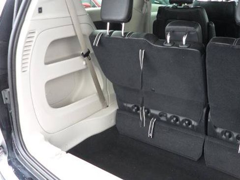 Used 2024 Chrysler Pacifica Touring-L FWD image 21