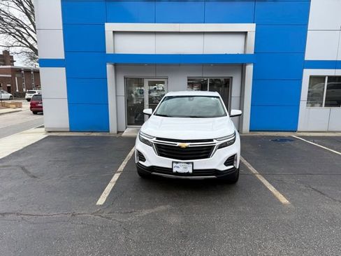 Used 2024 Chevrolet Equinox LT image 2