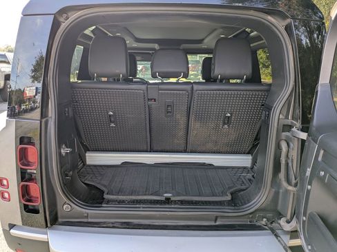Used 2023 Land Rover Defender 90 S image 30