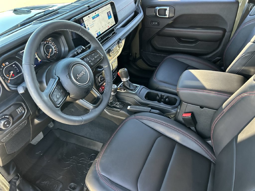 Used 2025 Jeep Gladiator Rubicon w/ Convenience Group AWD/4WD image 10
