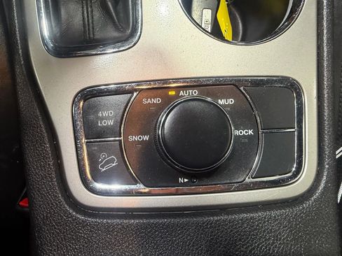Used 2019 Jeep Grand Cherokee Limited AWD/4WD image 20