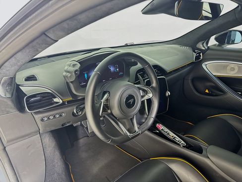 Used 2024 McLaren Artura image 7