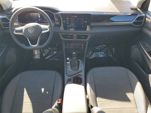 Certified 2025 Volkswagen Taos SE image 13