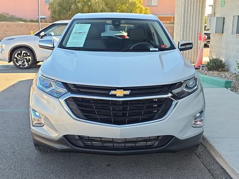 Used 2020 Chevrolet Equinox LT image 2