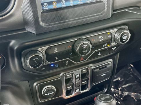 Used 2023 Jeep Wrangler Unlimited AWD/4WD image 26