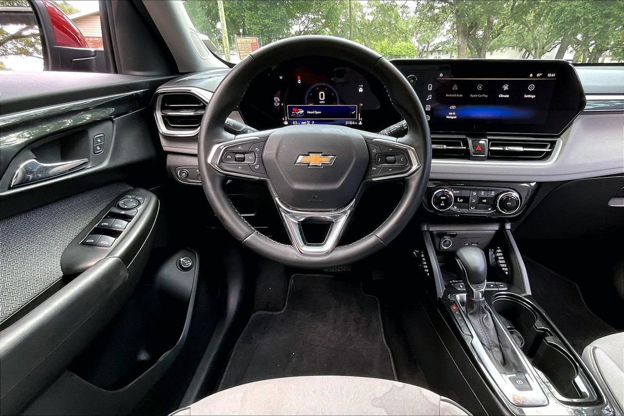 Used 2025 Chevrolet TrailBlazer LT w/ Convenience Package AWD/4WD image 8