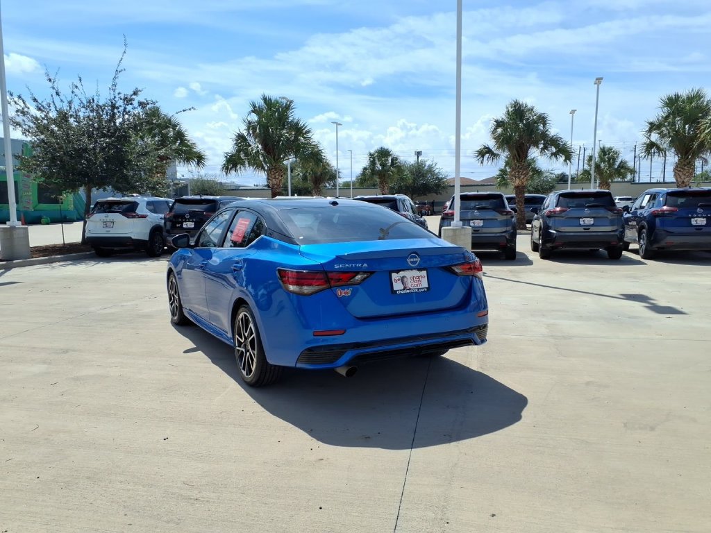 Used 2025 Nissan Sentra SR w/ SR Premium Package FWD image 3
