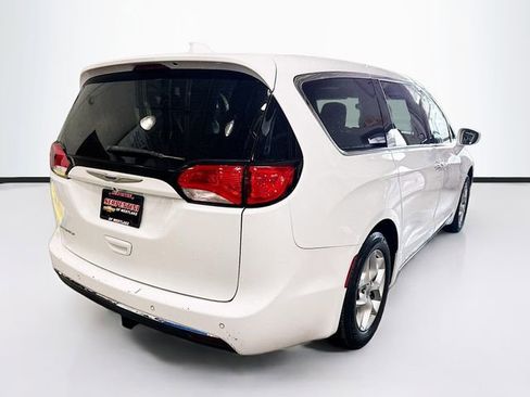 Used 2019 Chrysler Pacifica Touring Plus w/ Tire & Wheel Group image 6