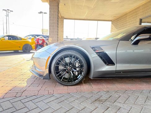 Used 2015 Chevrolet Corvette Z06 w/ 3LZ Preferred Equipment Group RWD image 4