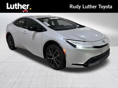 Certified 2025 Toyota Prius XLE FWD image 1