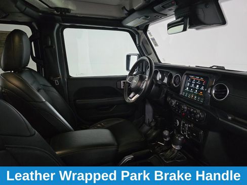 Used 2019 Jeep Wrangler Unlimited Sahara image 25