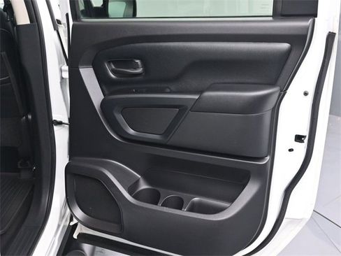 Used 2018 Nissan Titan S image 13