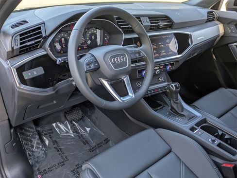New 2025 Audi Q3 2.0T Premium image 8