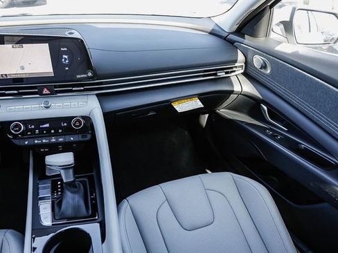 New 2026 Hyundai Elantra Limited FWD image 18