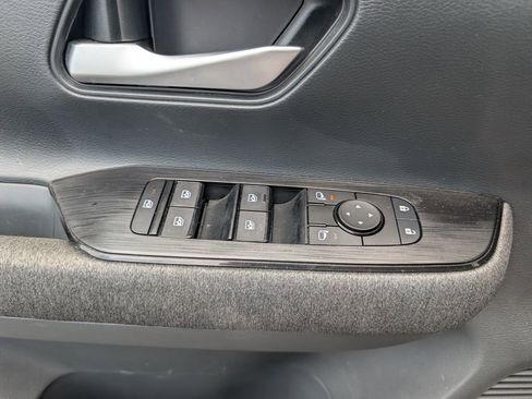 Used 2025 Nissan Kicks SV AWD/4WD image 13