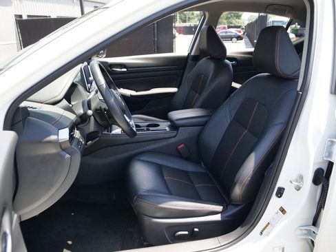 Used 2020 Nissan Altima 2.5 SR FWD image 3