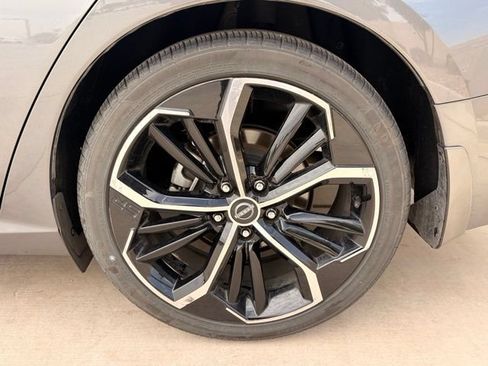Used 2025 Nissan Altima 2.5 SR FWD image 5