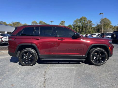 Used 2024 Jeep Grand Cherokee Altitude image 22