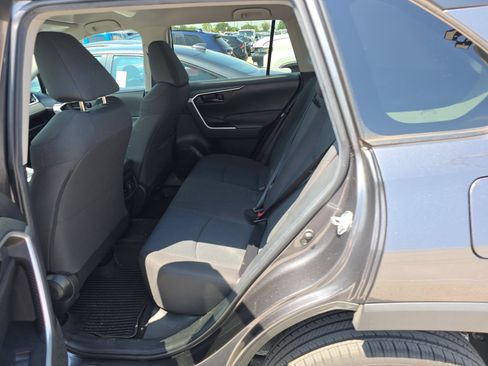 Used 2022 Toyota RAV4 LE FWD image 6