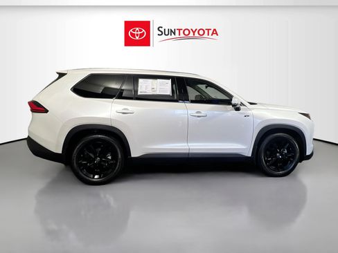 Used 2024 Toyota Grand Highlander Limited image 2