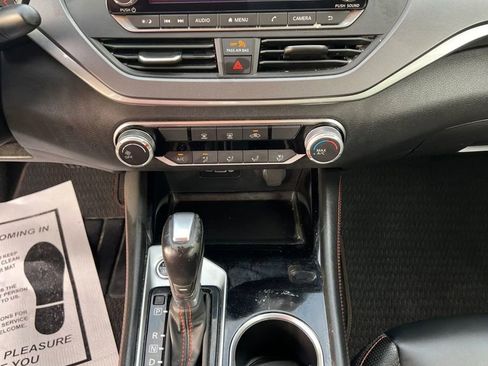 Used 2024 Nissan Altima 2.5 SR image 18