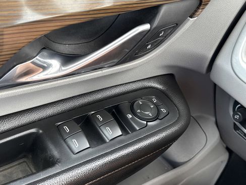 Used 2018 GMC Terrain SLE image 16