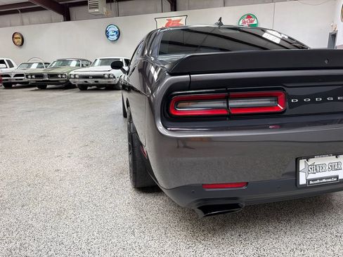 Used 2016 Dodge Challenger SRT Hellcat RWD image 15