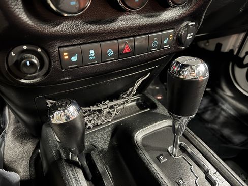 Used 2017 Jeep Wrangler Unlimited Sahara image 8